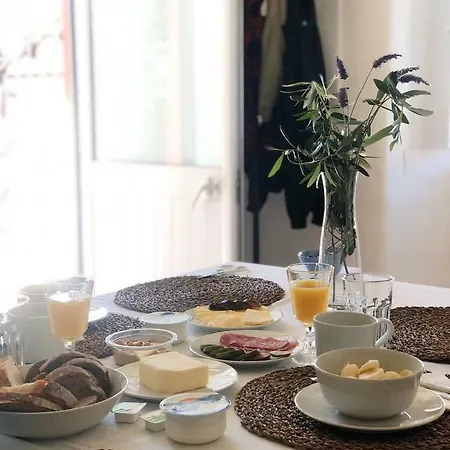 Oliveira Surf House Ericeira * Santo Isidoro